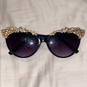 Cats eye w jewel sunglasses